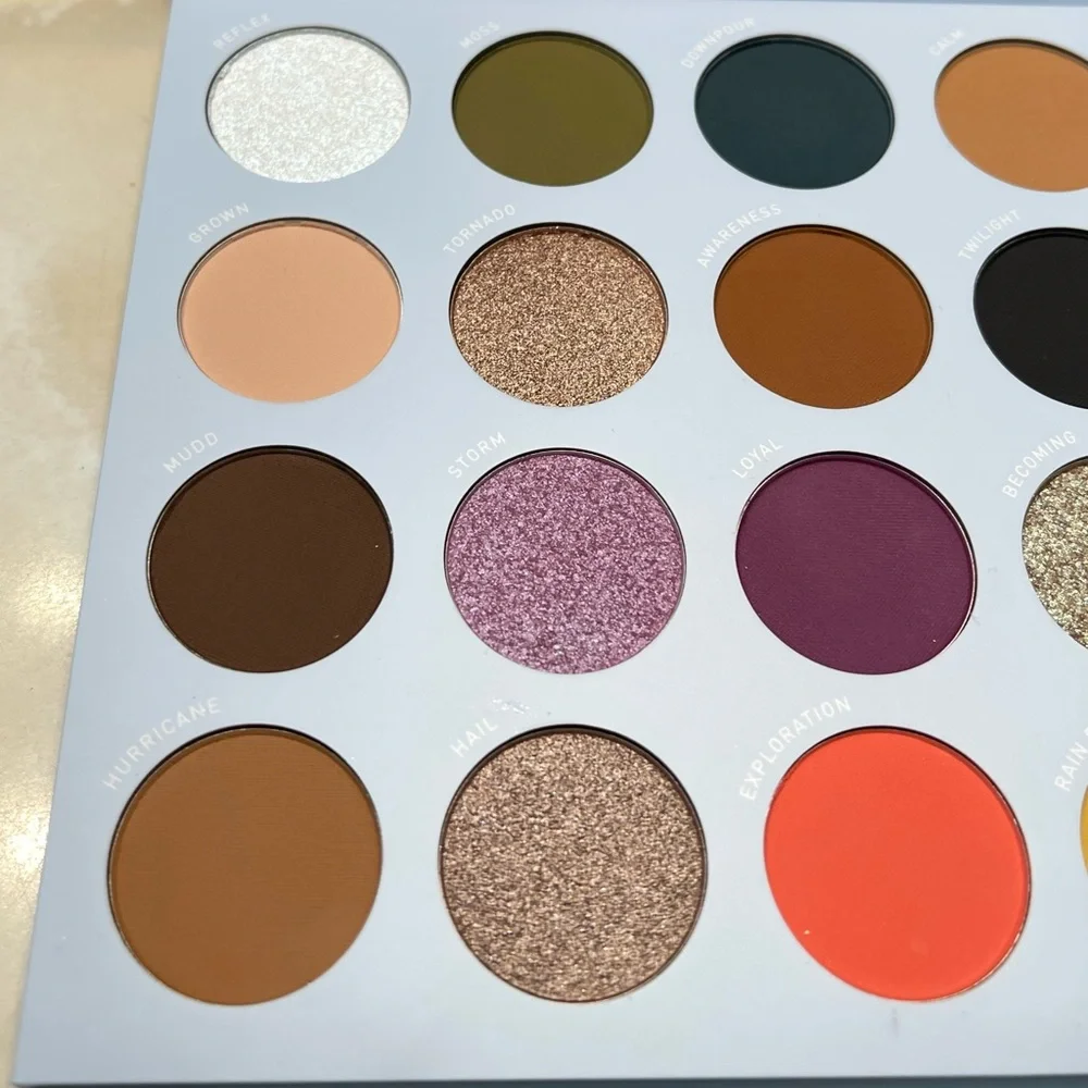 VAULTED ~ Morphe2 x Maddie Ziegler ~ ‘CHANGEMENT’ Eyeshadow Artistry Palette NIB